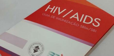 Uma vez diagnosticado com o HIV, o indiv&iacute;duo poder&aacute; dispor de uma s&eacute;rie de tratamentos que ir&atilde;o evitar que o v&iacute;rus chegue em seu estado mais avan&ccedil;ado, a Aids. 

