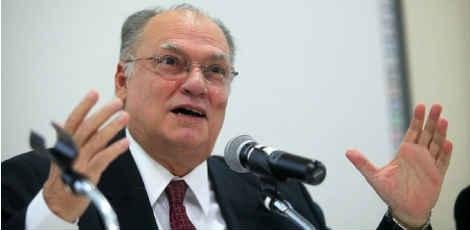 Roberto Freire é oficialmente nomeado ministro da Cultura