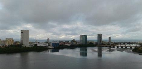 Previsão do tempo: Recife amanhece com chuva e Apac prevê pancadas nesta quinta (21) em Pernambuco