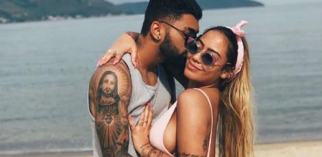 Gabigol e Rafaella estão aproveitando as férias em Angra dos Reis, no Rio de Janeiro. O casal posta fotos românticas nas redes sociais