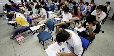 Exame para certificar conclusão de ensino médio será feito em outubro