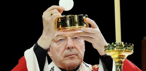 Acusado de abuso sexual, número três do Vaticano alega inocência