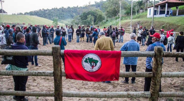 Entre o direito e a invasão: os limites da luta social 