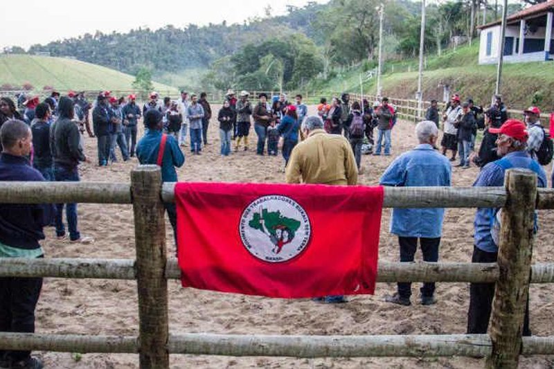 O MST informou ter ocupado terras do Grupo Amaggi, pertencente à família do ministro Blairo Maggi, e a fazenda Esmeralda, de empresário amigo de Temer.