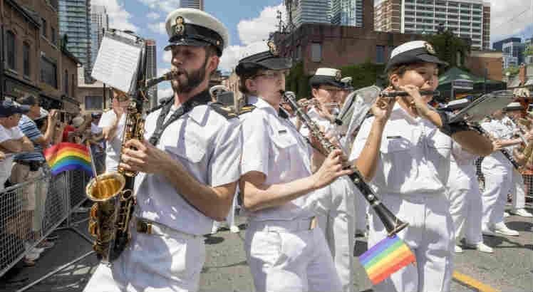 Com veto de Trump, Canadá convida transgêneros para as Forças Armadas