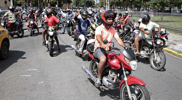 O passeio motociclístico faz parte de campanha educativa do Detran-PE para redução dos acidentes com motos no Estado