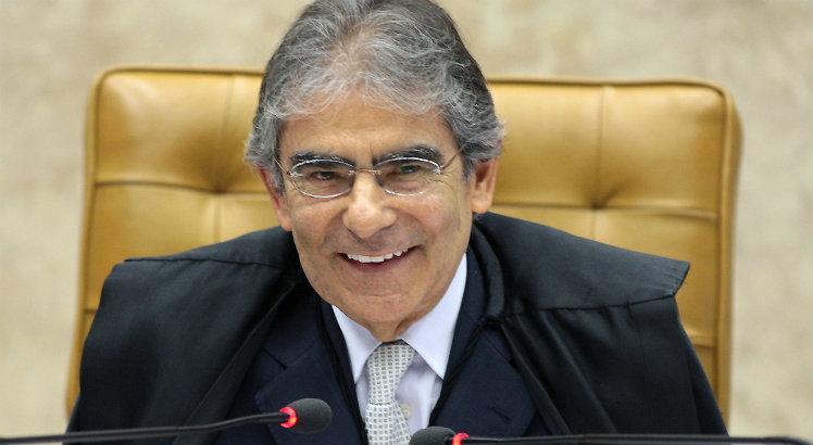 Para o ex-ministro do STF Carlos Ayres Britto, Bolsonaro se exp&otilde;e participando de atos contra o Congresso