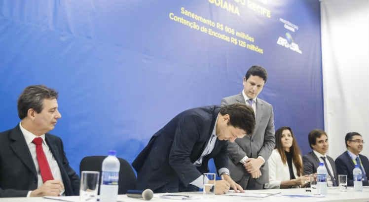 PE recebe R$ 1,03 bilhão para obras de saneamento e contenção de morro
