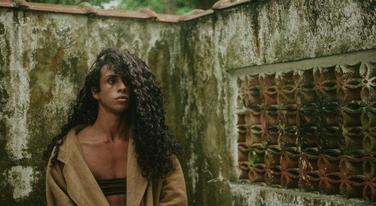 'Pobre, preta, revoltada': Linn da Quebrada faz do corpo a sua arma