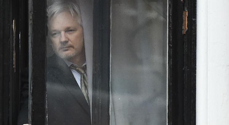 Equador concede cidadania a Assange