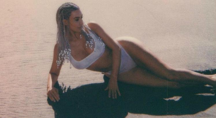Kim Kardashian é acusada de apropriação cultural por seu novo penteado