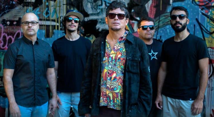 Mundo Livre S/A fará show dos 20 anos de 'Carnaval na Obra' no Recife