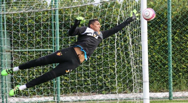 Sport discute últimos detalhes antes de anunciar renovação de Maílson