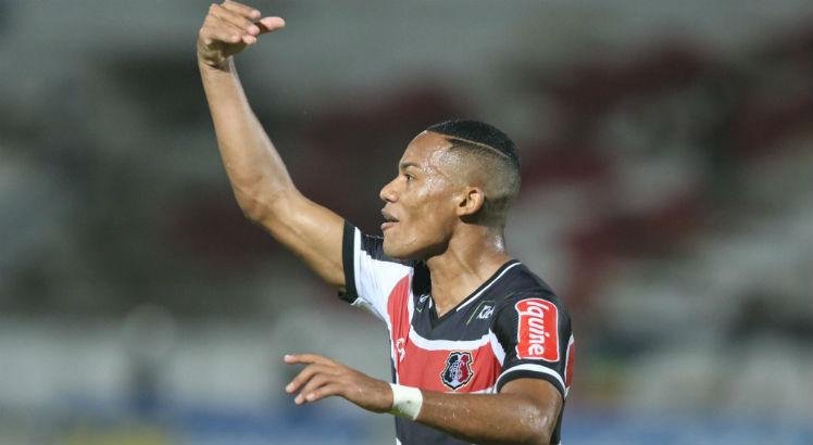 Robinho com a camisa do Santa Cruz