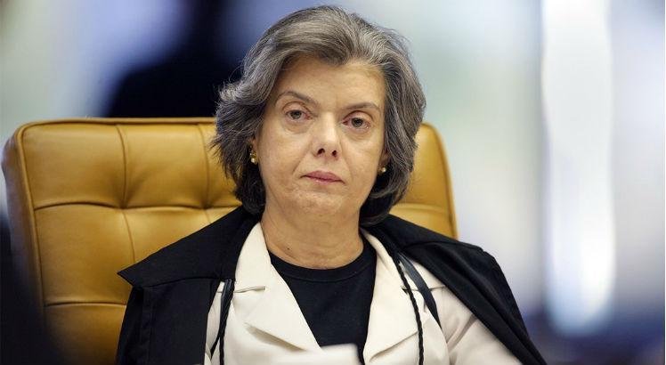 Cármen Lúcia retira ação sobre parlamentarismo da pauta do plenário