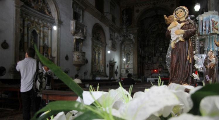 Um dos santos mais populares do Brasil, Santo Ant&ocirc;nio tem fama de casamenteiro e &eacute; chamado de protetor dos pobres