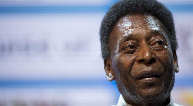 Pel&eacute; est&aacute; com 82 anos de idade e luta contra um c&acirc;ncer de c&oacute;lon e uma infec&ccedil;&atilde;o respirat&oacute;ria