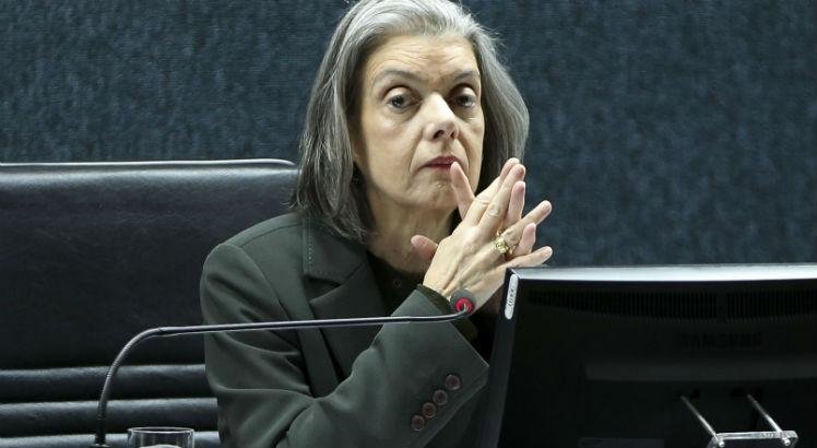 A peti&ccedil;&atilde;o a que C&aacute;rmen se refere &eacute; a not&iacute;cia-crime apresentada &agrave; corte m&aacute;xima por deputados de oposi&ccedil;&atilde;o ap&oacute;s a live realizada por Bolsonaro no dia 29 de julho