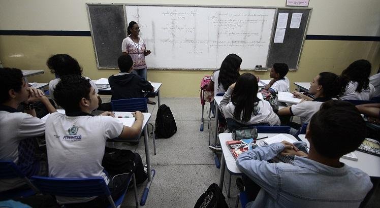 A rede estadual de ensino de Pernambuco possui 1.058 escolas, 533 mil estudantes e 35 mil professores