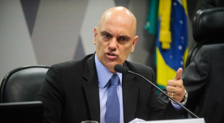 O presidente do TSE,  Alexandre de Moraes, afirmou em sua manifesta&ccedil;&atilde;o que o descumprimento da regra implica em crime eleitoral e de porte ilegal de armas