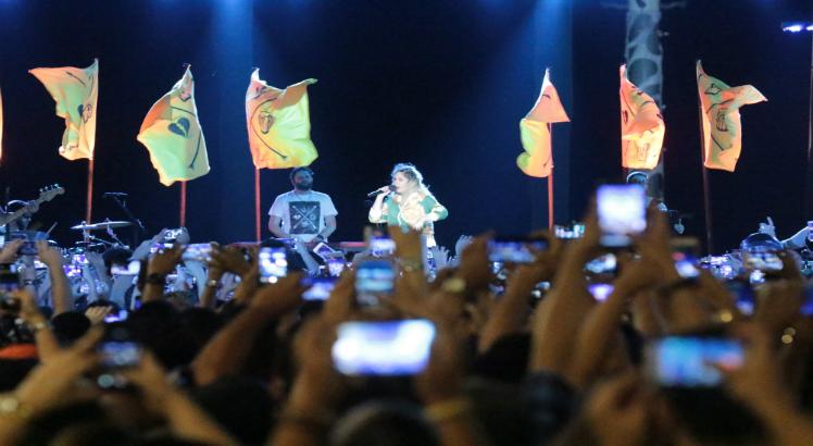 Show surpresa reuniu milhares de pessoas no Centro do Recife para gravação do projeto #TeVejoEmTodosOsCantos