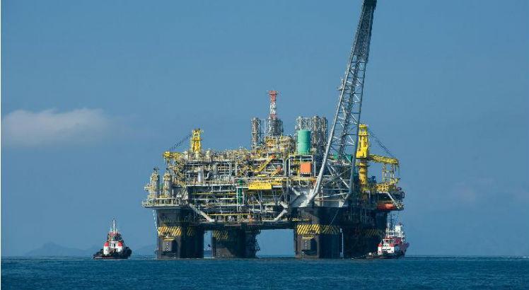 O governo deve renegociar com a Petrobrás para explorar 5 bilhões de barris na cessão onerosa do pré-sal, e assim, fazer o leilão do petróleo excedente