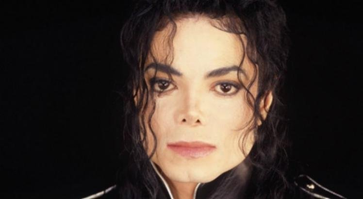 Os administradores do patrimônio do cantor alegam que a HBO havia assinado um contrato onde se negaria a falar negativamente de Michael Jackson