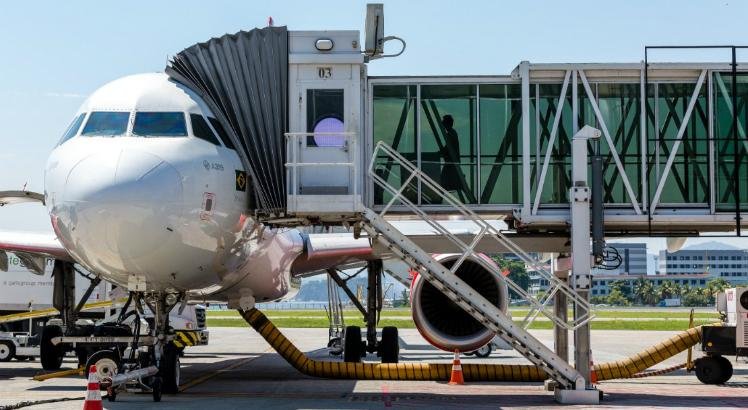 Cobrança de imposto pode aumentar passagens aéreas ou reduzir oferta de voos no Brasil