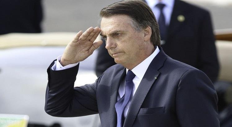 Bolsonaro estimula celebração do golpe militar de 64