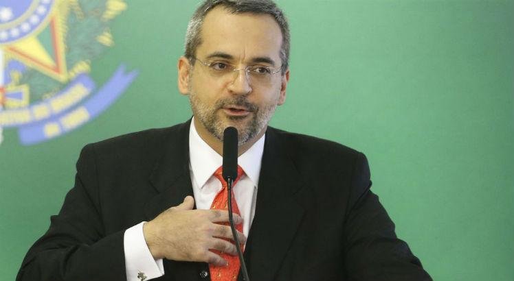 Ministro do MEC defende que universidades nordestinas não devem ensinar Filosofia