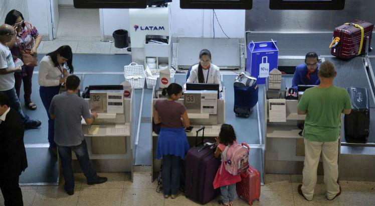 Despacho gratuito da bagagem foi vetado por Bolsonaro