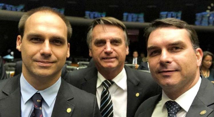 Eduardo Bolsonaro, Jair Bolsonaro e Fl&aacute;vio Bolsonaro