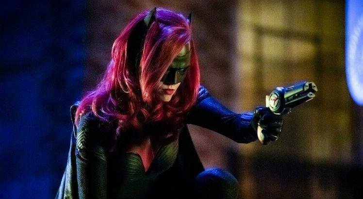 A série foi escrita por Caroline Dries e acompanhará as aventuras de Kate Kane