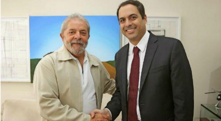 O ex-presidente Lula afirmou que mantém uma relação civilizada com o governador Paulo Câmara e que "jamais negaria um telefonema" 