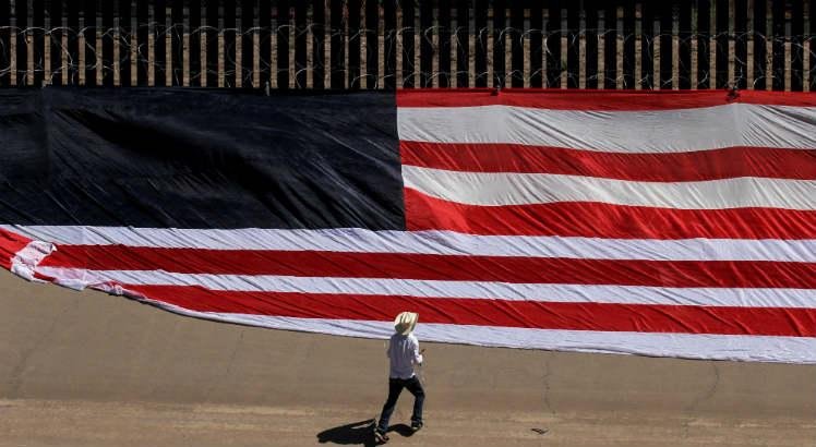 EUA e México fecham acordo sobre imigração e evitam tarifas
