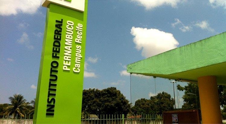 Foto da capa: Enem e Educação
