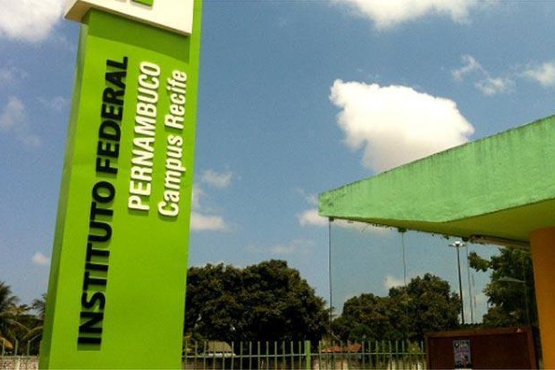 Fachada do Instituto Federal de Pernambuco (IFPE)