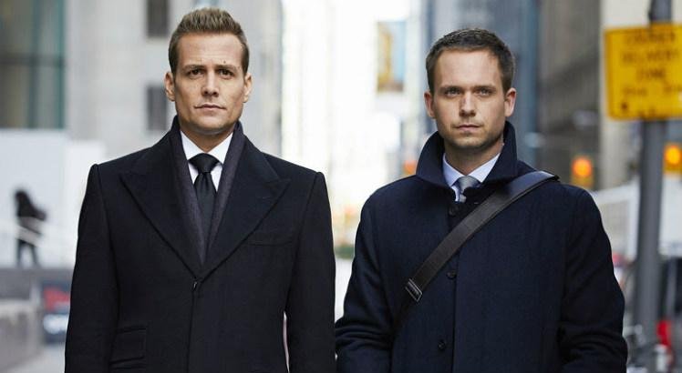 O universo jur&iacute;dico de Suits virou maratona obrigat&oacute;ria e continua conquistando novas gera&ccedil;&otilde;es no streaming.