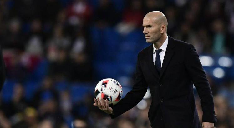 Zidane est&aacute; sendo cobi&ccedil;ado por dois grandes clubes: PSG e Manchester United