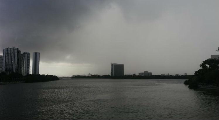 O dia deve ser de chuvas no Grande Recife