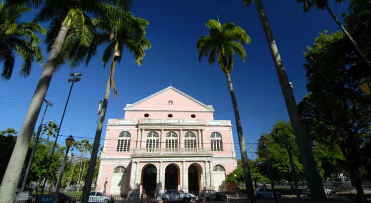 Teatro Santa Isabel, localizado na &aacute;rea central do Recife, &eacute; um patrim&ocirc;nio arquitet&ocirc;nico e cultural