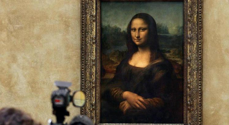 A Mona Lisa &eacute; o s&iacute;mbolo do maior museu do mundo; em 2021, Louvre teve queda de visitantes