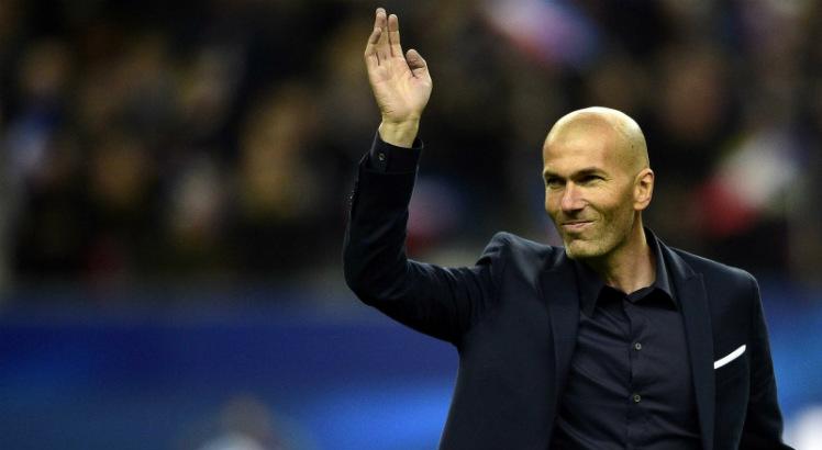 Zidane &eacute; cotado para assumir o PSG em &quot;gest&atilde;o francesa&quot; do futebol do clube