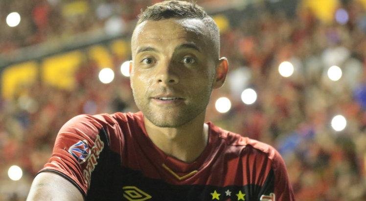 Guilherme foi &iacute;dolo na Ilha do Retiro pelo Sport