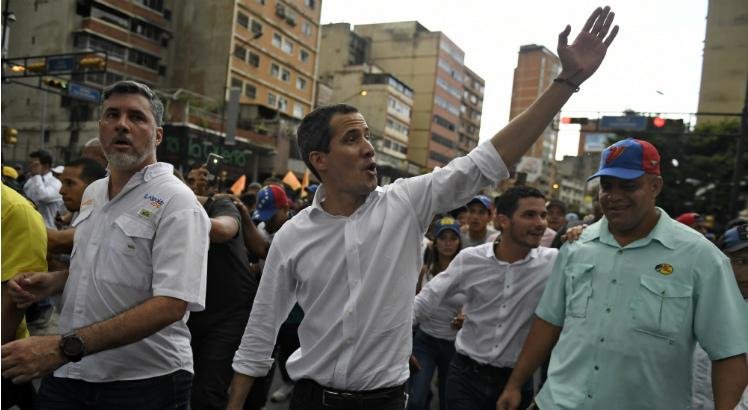 Guaid&oacute; mobilizou partid&aacute;rios contra Maduro