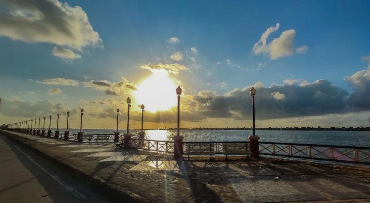 Segundo a Ag&ecirc;ncia Pernambucana de &Aacute;guas e Clima, a previs&atilde;o para o Grande Recife nesta ter&ccedil;a-feira &eacute; de c&eacute;u parcialmente nublado 