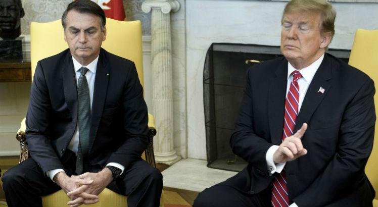 Trump diz que retomará tarifas sobre importações de metais do Brasil e da Argentina