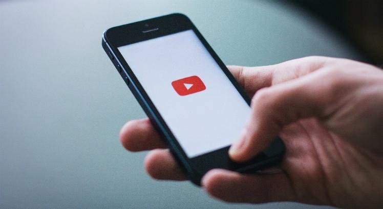 Governo brasileiro processa YouTube por coleta de dados de crianças