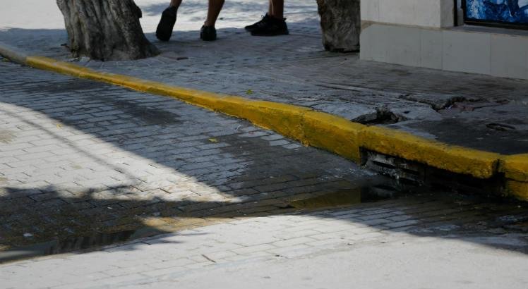 Saneamento básico é reclamação de turistas em Porto de Galinhas