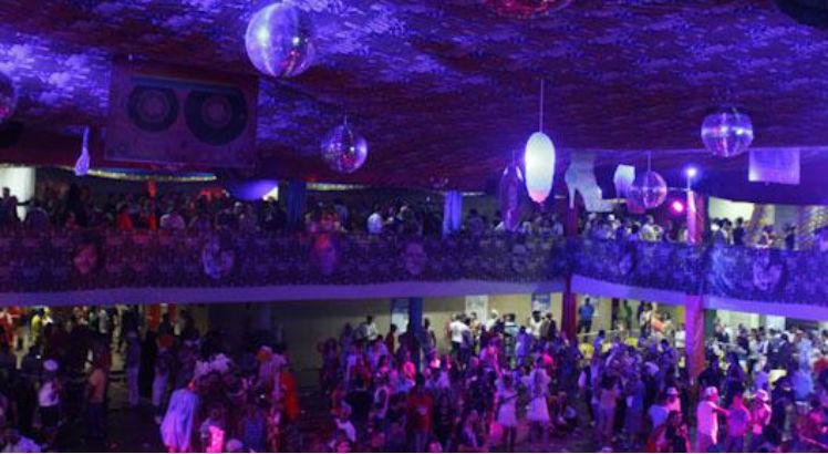 baile-do-siri-na-lata